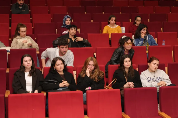 Bursa Altın Çınar Festivali ‘Ayşe’ ile Başladı!