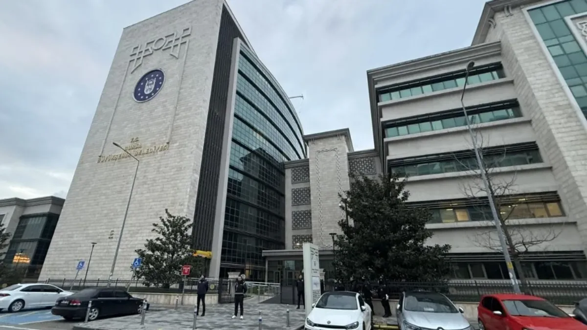 Bursa Belediyesi AK Parti’ye Geçti: Şahin Biba!
