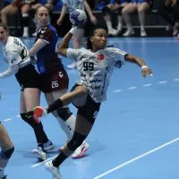 Bursa Büyükşehir Belediyespor şampiyonluğa koşuyor