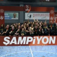 Bursa Büyükşehir Belediyespor sezonun üçüncü kupasına da kavuştu