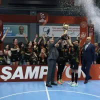 Bursa Büyükşehir Belediyespor sezonun üçüncü kupasına da kavuştu