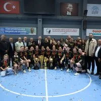 Bursa Büyükşehir Belediyespor sezonun üçüncü kupasına da kavuştu
