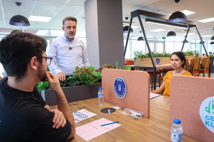 Bursa’da 2,500 Gençten KPSS Deneme Sınavı Coşkusu!