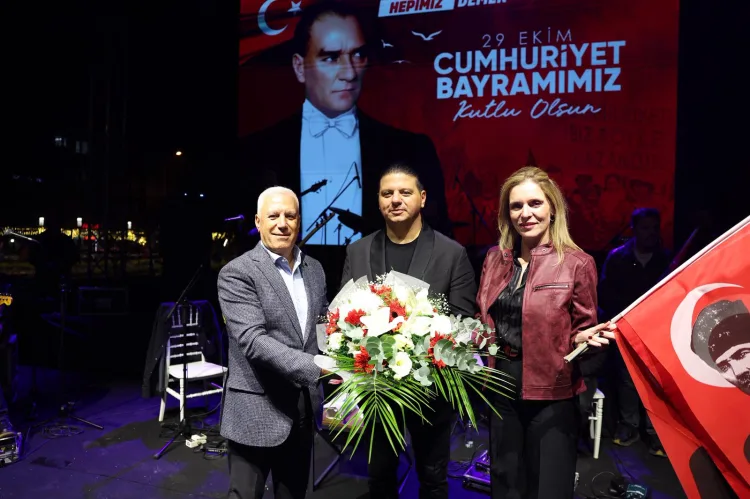Bursa’da 29 Ekim Coşkusu: Kubat Konseriyle Kutlandı