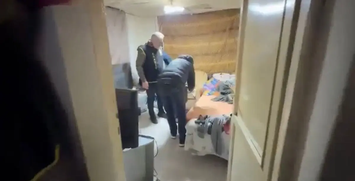 Film gibi olay: Türk baba oğlunu Alman annesinden kaçırıp 7 yıl harabe evde sakladı! Dışarı bile çıkarmamışlar... 7