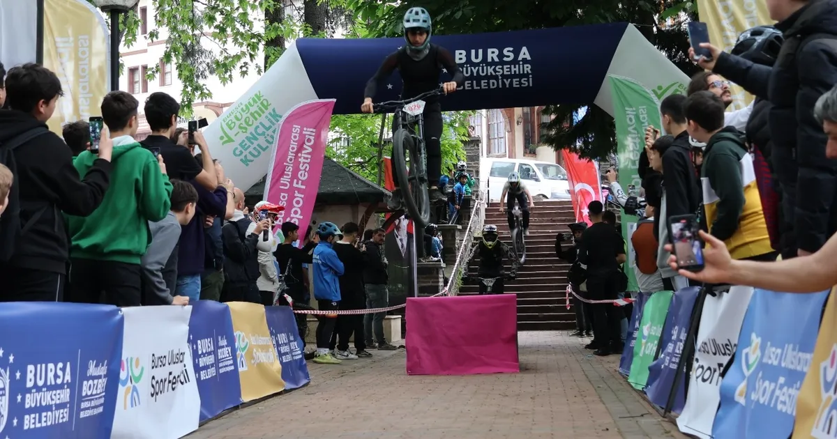 Bursa’da Adrenalin Dolu Bisiklet Yarışı!