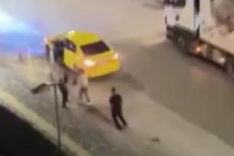 Bursa’da AVM Önünde Bıçaklı Saldırı Dehşeti!