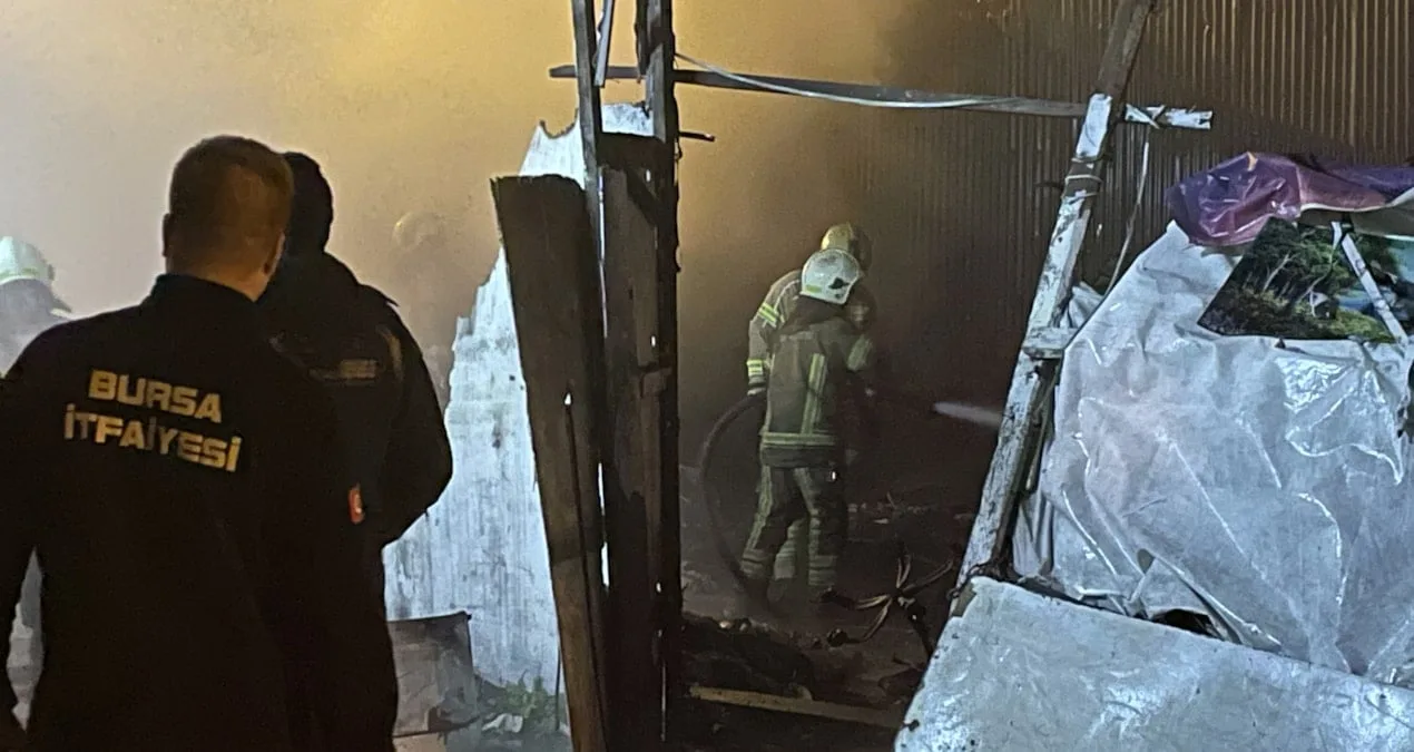 Bursa’da Barakada Yangın: Bir Kişi Dumandan Etkilendi