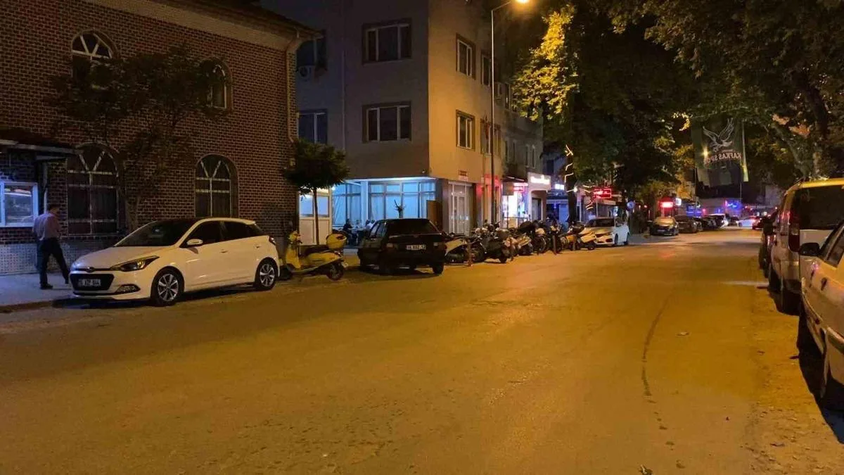 Bursa’da Bıçaklı Kavga: Bir Kişi Ağır Yaralı!