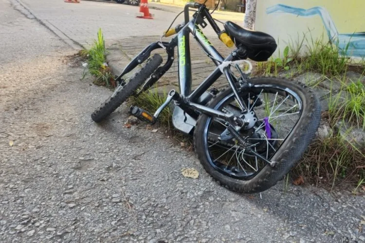 Bursa’da Bisikletli Çocuğa Otomobil Çarptı!