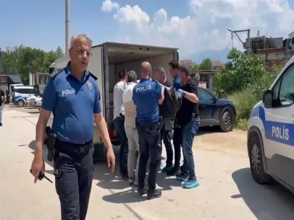 Boşanacağını söyledi! 10 yaşındaki çocuğunun yanında vahşice katledildi 4