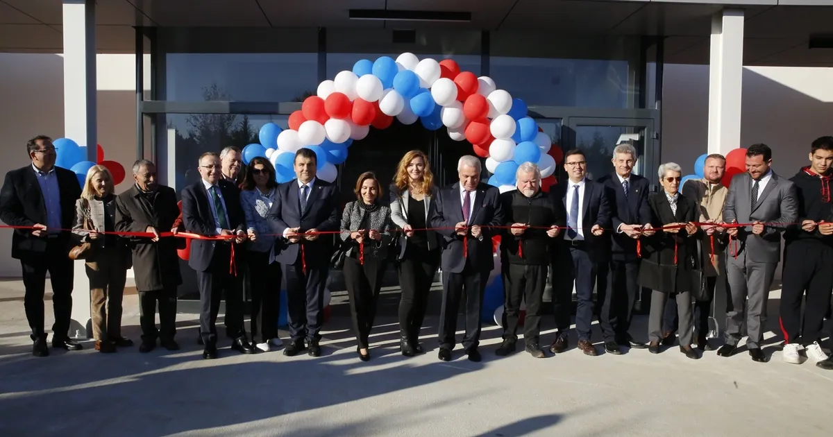 Bursa’da Çağdaş Eğitim Kooperatifi Spor Salonu Açıldı