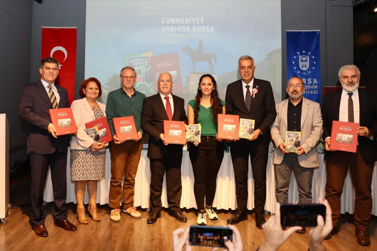 Bursa’da Cumhuriyet Coşkusu: Yeni Kitaplar Tanıtıldı