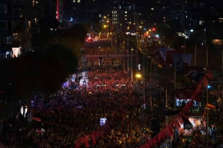 Bursa’da Cumhuriyet Coşkusu: Yürüyüş ve Konser!