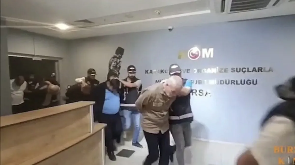Bursa’da Dolandırıcı Çeteye Şafak Baskını!