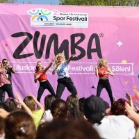 Bursa'da 'Dünya Dans Günü'nü zumba yaparak kutladılar Bursa'da 'Dünya Dans Günü'nü zumba yaparak kutladılar