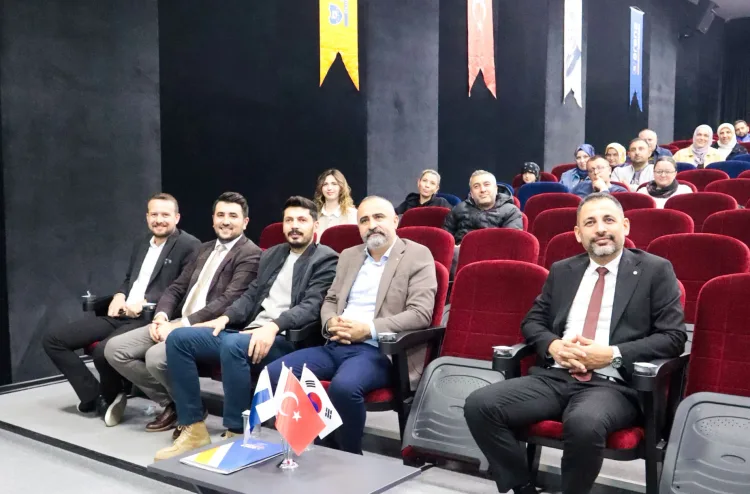 Bursa’da Ebeveynlere Özel ‘Anne Baba Okulu’ Açıldı