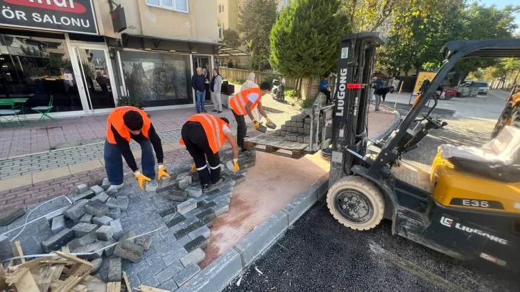 Bursa’da Erdoğan Caddesi’nde Asfalt ve Çevre Düzenleme Çalışmaları