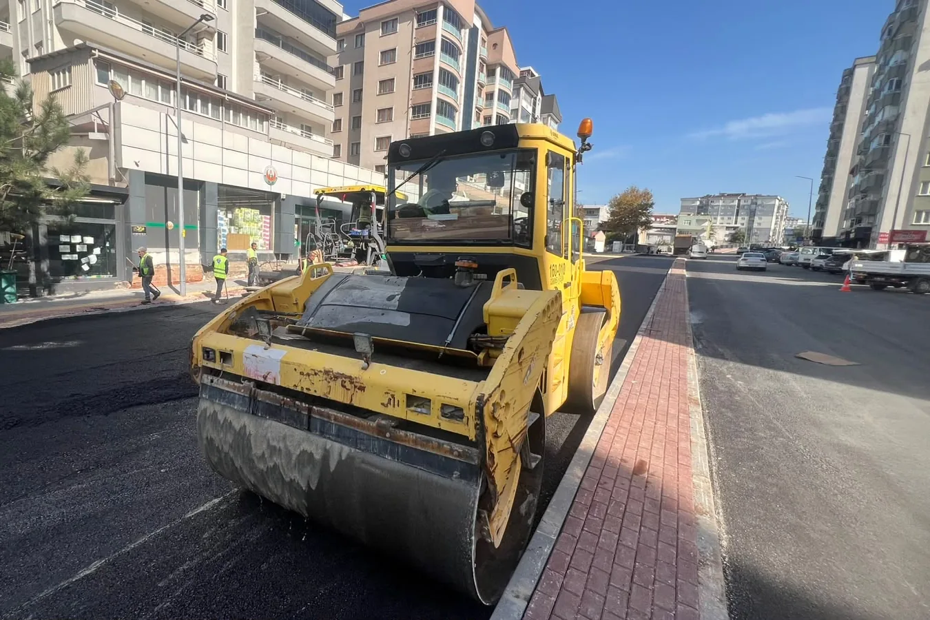 Bursa’da Erdoğan Caddesi’nde Asfalt ve Çevre Düzenleme Çalışmaları