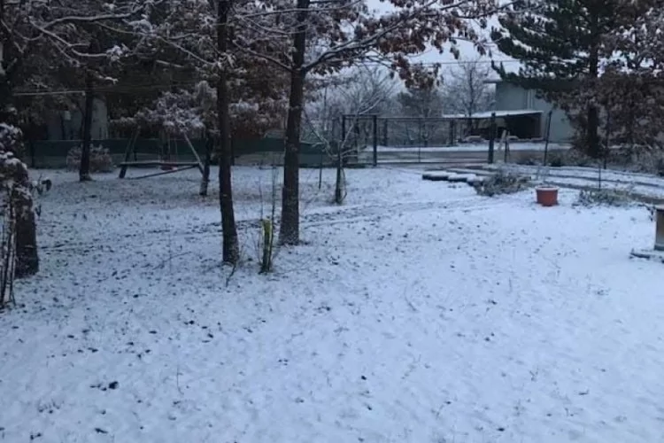 Bursa’da Gecede Kış Geldi, Beyaz Manzara Şaşırttı!