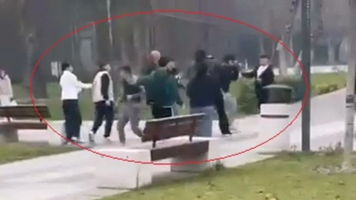 Bursa’da Gençler Arasında Kavga Kamerada!