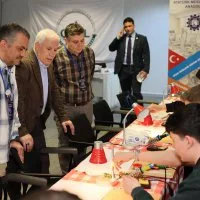Bursa'da gençler bilimle buluştu Bursa'da gençler bilimle buluştu