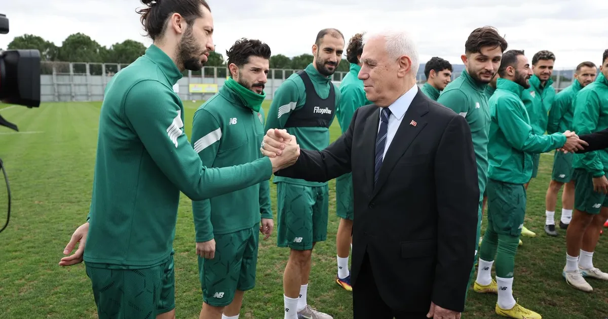 Bursa’da Gençler İçin Yeni Futbol Sahaları