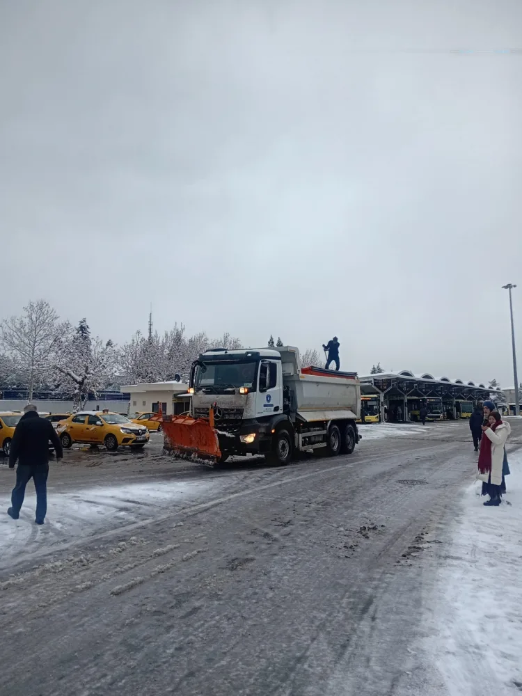 Bursa’da Kar ve Lodosla Mücadelede Hızlı Müdahale!
