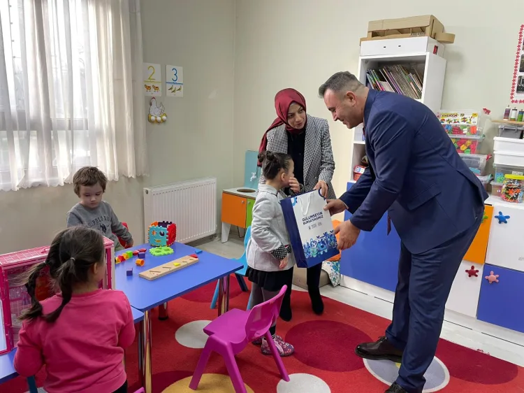 Bursa’da Karneler Dağıtıldı, Tatil Başladı!