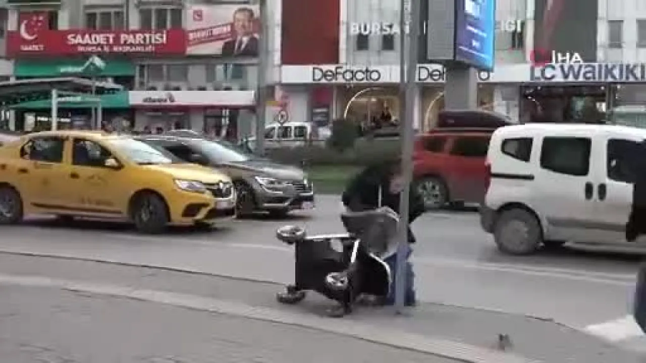 Bursa'nın lodosla imtihanı! Bebek arabasını uçurdu...