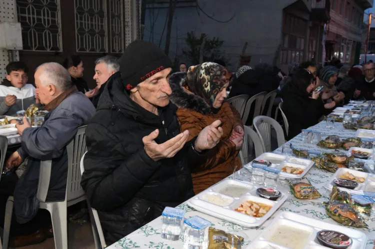 Bursa’da Mahalle İftarında Birlik ve Beraberlik
