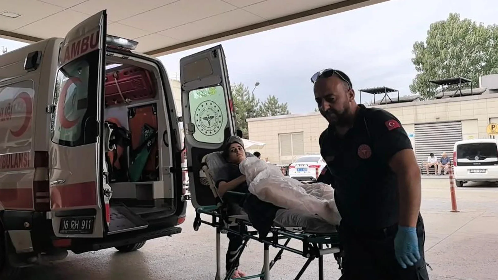 Bursa’da Market Çalışanına Kaynar Su Döküldü!