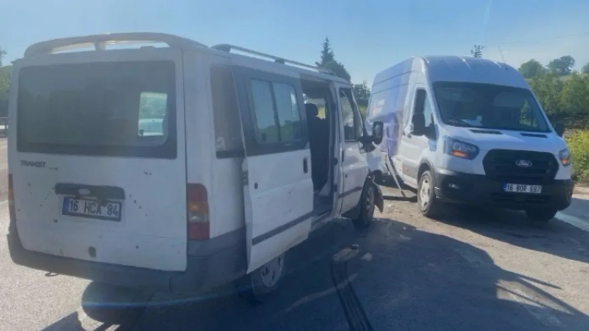 Bursa’da Minibüs Çarpışması: Dört Yaralı!
