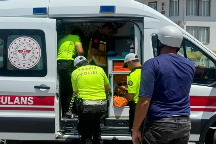 Bursa’da Motosiklet ve Araç Çarpıştı: Yaralı Var!