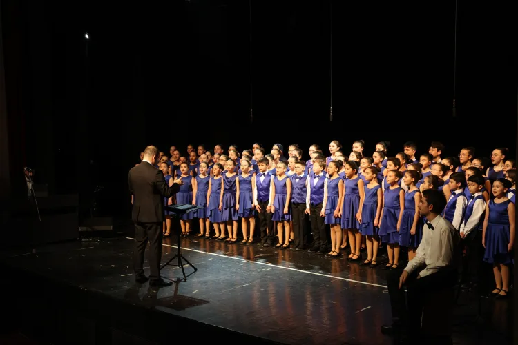 Bursa’da Müzik Ziyafeti: Genç Korolar Sahne Aldı
