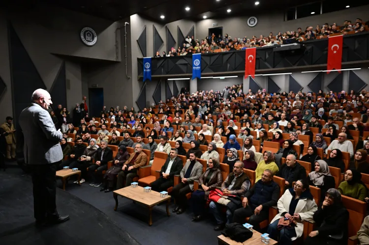 Bursa’da Nurullah Genç ile Başarıya Yolculuk