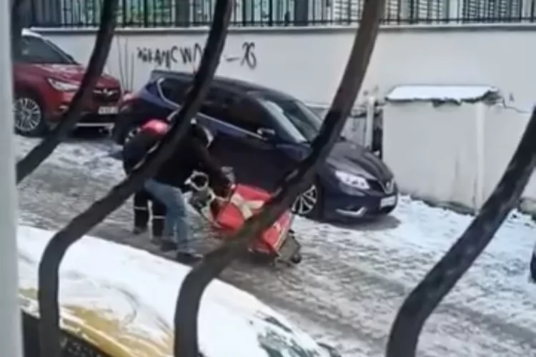Bursa’da Okul Önünde Buzlanma Tehlikesi!