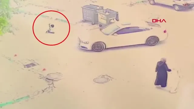Bursa'da otomobilin çarptığı çocuk ağır yaralandı; o anlar kamerada