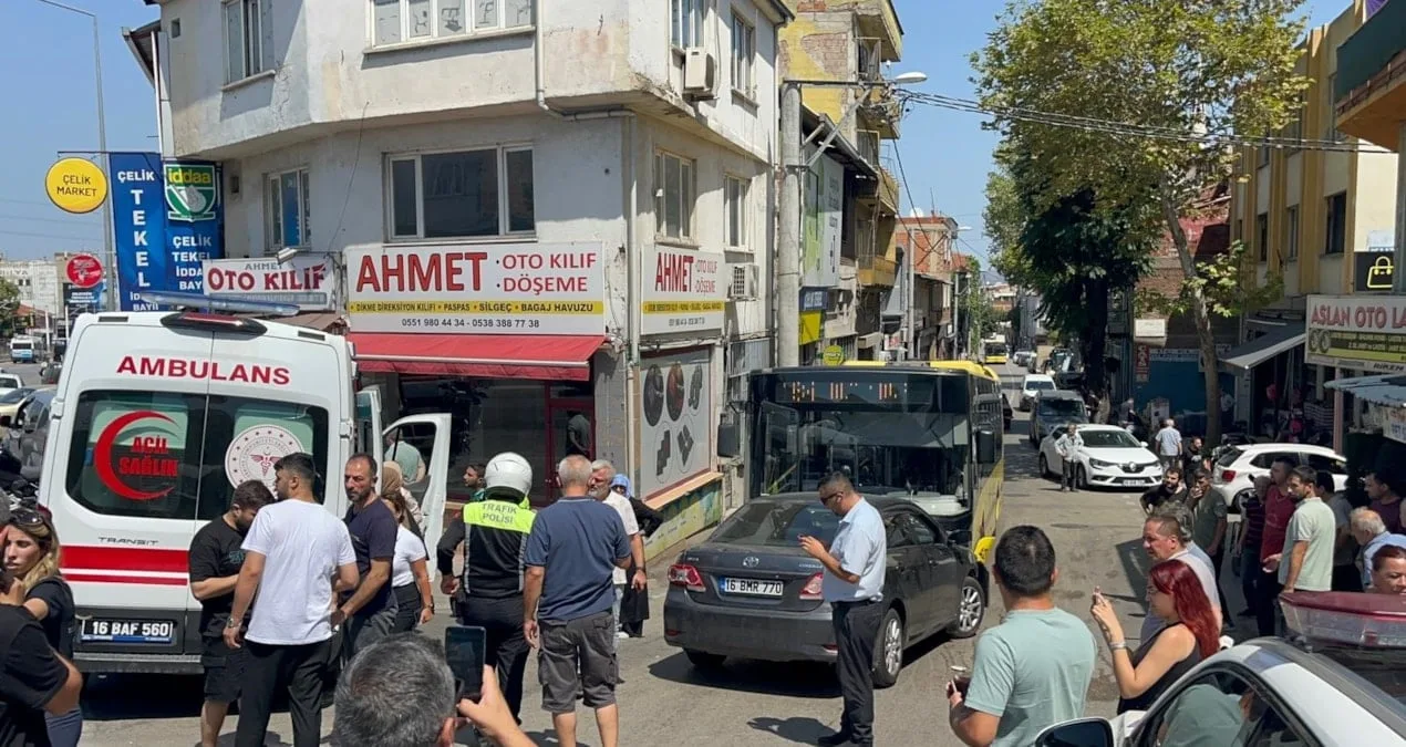 Bursa’da Otomobil ve Halk Otobüsü Çarpıştı!