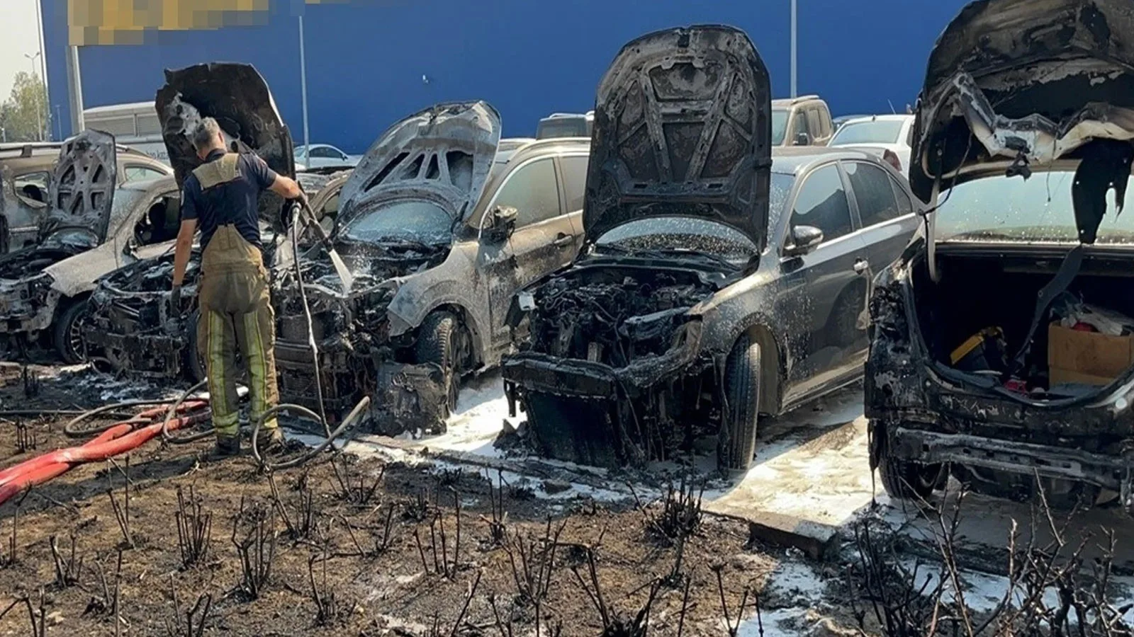 Bursa’da Otoparkta Yangın: 7 Araç Kül Oldu!