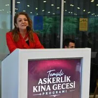 Bursa’da ‘özel’ askerlere renkli kına eğlencesi Bursa’da ‘özel’ askerlere renkli kına eğlencesi