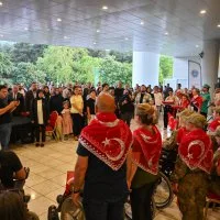 Bursa’da ‘özel’ askerlere renkli kına eğlencesi Bursa’da ‘özel’ askerlere renkli kına eğlencesi
