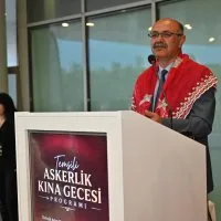 Bursa’da ‘özel’ askerlere renkli kına eğlencesi Bursa’da ‘özel’ askerlere renkli kına eğlencesi