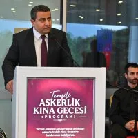Bursa’da ‘özel’ askerlere renkli kına eğlencesi Bursa’da ‘özel’ askerlere renkli kına eğlencesi