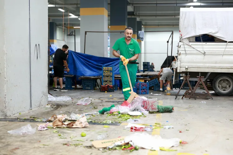 Bursa’da Pazar Alanları Hijyen İçin Temizleniyor