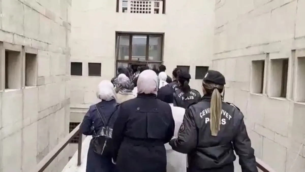 Bir ili sarsan skandal! Çok sayıda sahte doktor yakalandı 4