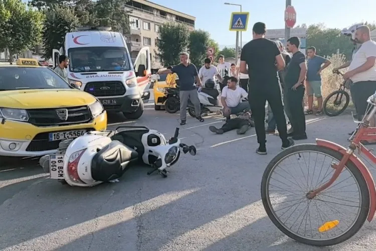 Bursa’da Taksi ile Motosiklet Çarpıştı: Yaralı Var!