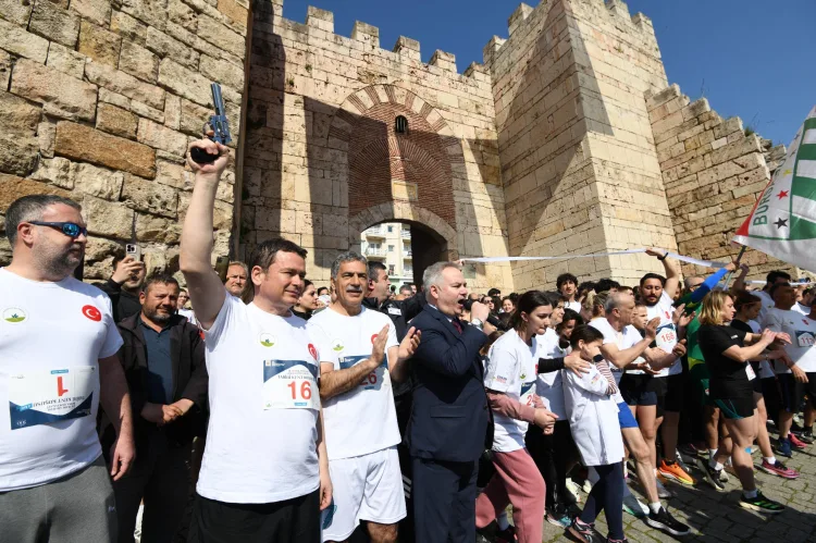 Bursa’da Tarih ve Spor Buluştu: Koşuda Coşku Doruğa Ulaştı!