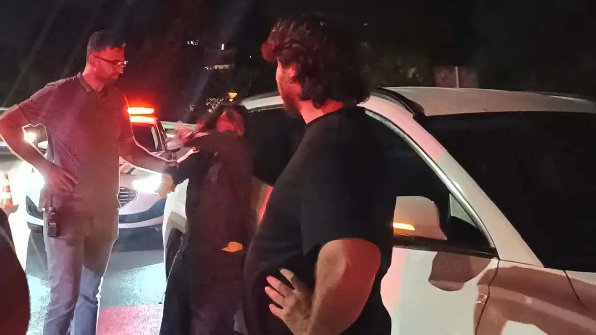 Ters yöne girdi, polislere saldırdı, gazetecilere de tükürdü: ‘Sanatçıyım ben’ 3