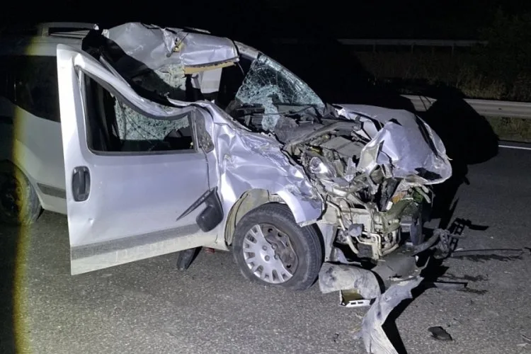 Bursa’da TIR ile hafif ticari araç çarpıştı!